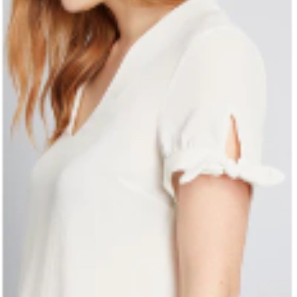 MODCLOTH | White V-Neck Short Sleeve Blouse with Tie Details - Picture 2 of 4